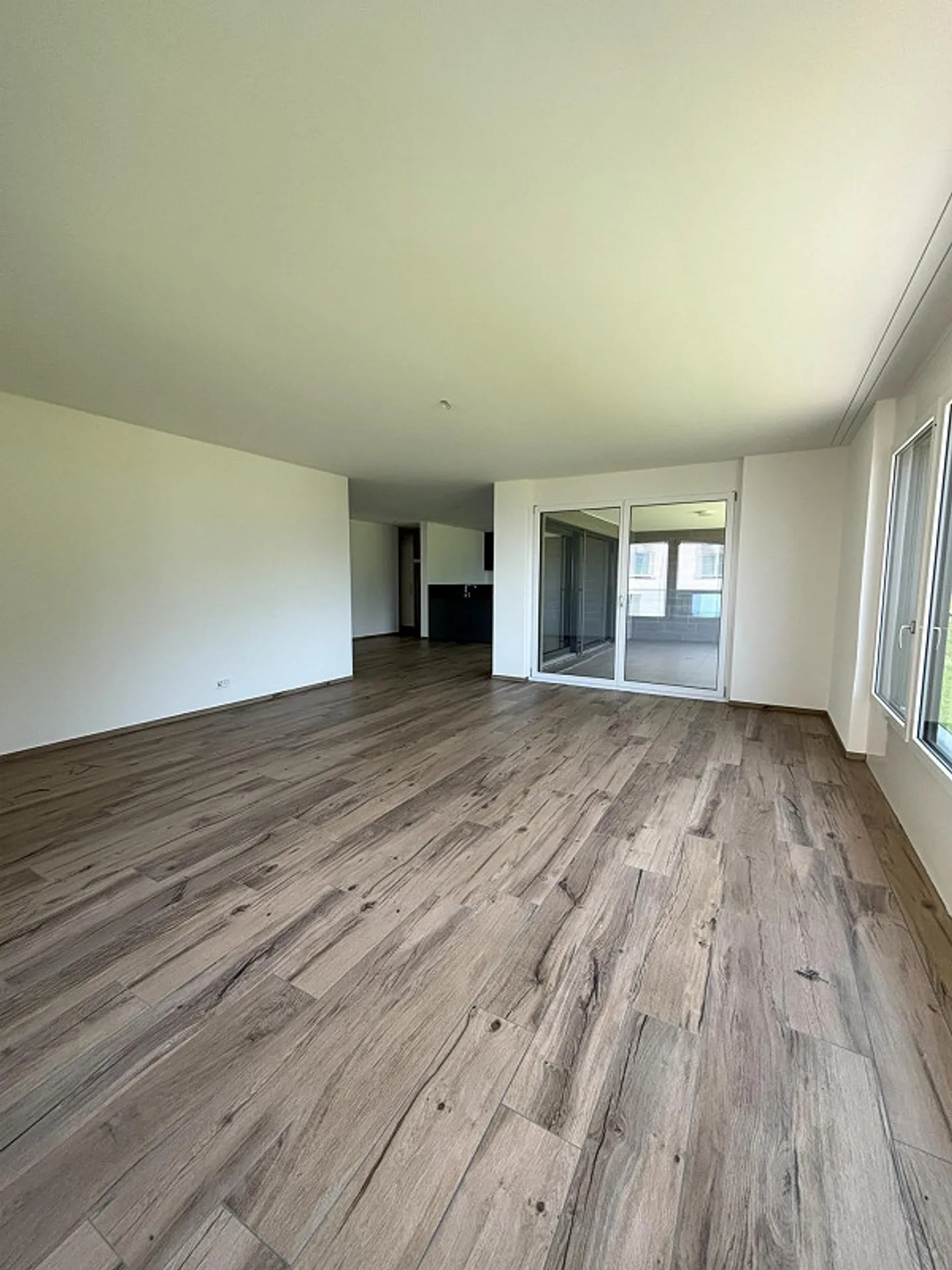 Wohnen an ruhiger Lage mit Seesicht - Foto 3 von 10