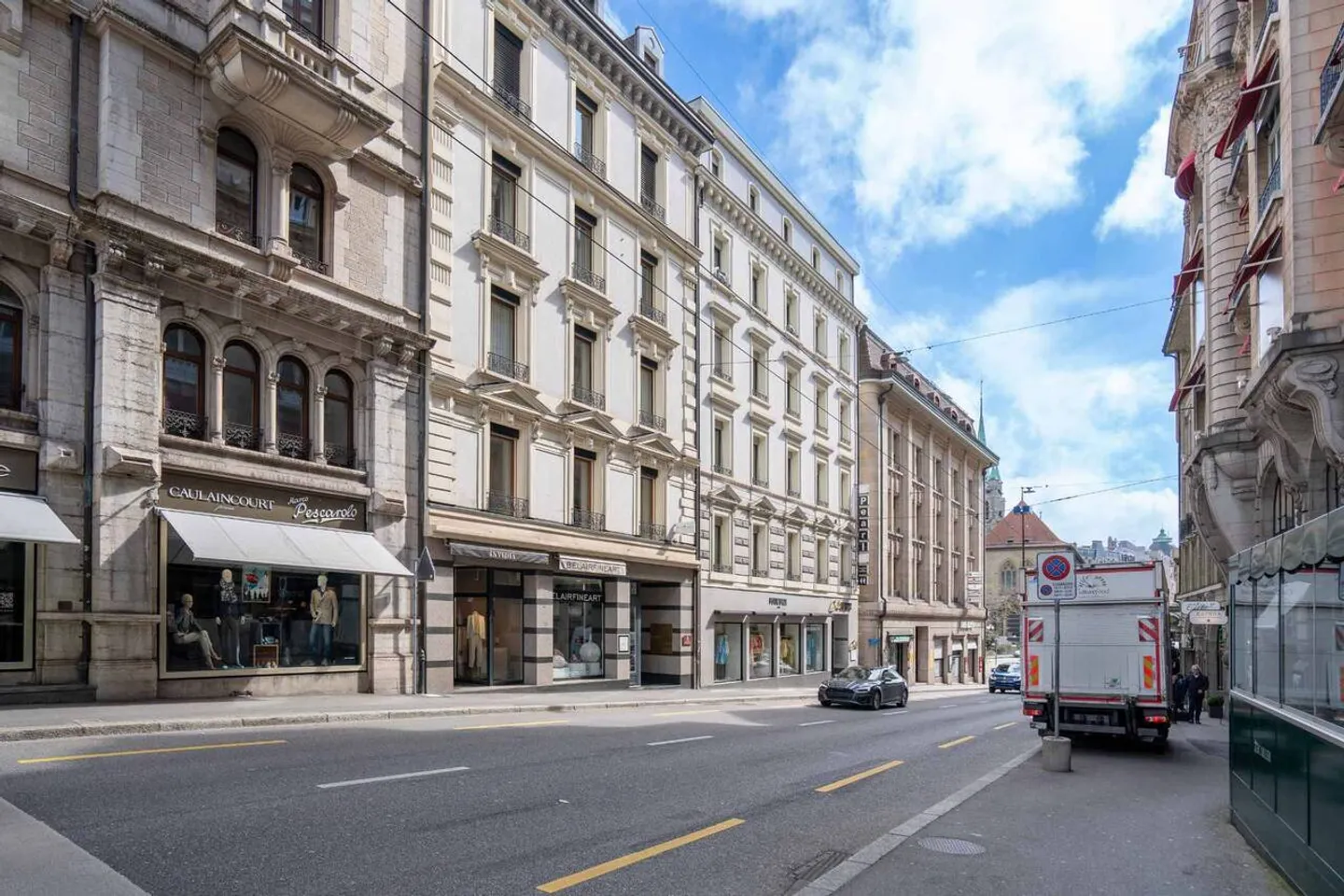 Your business on the 1st street of Lausanne and facing the Lausanne-Palace - Photo 1 of 7