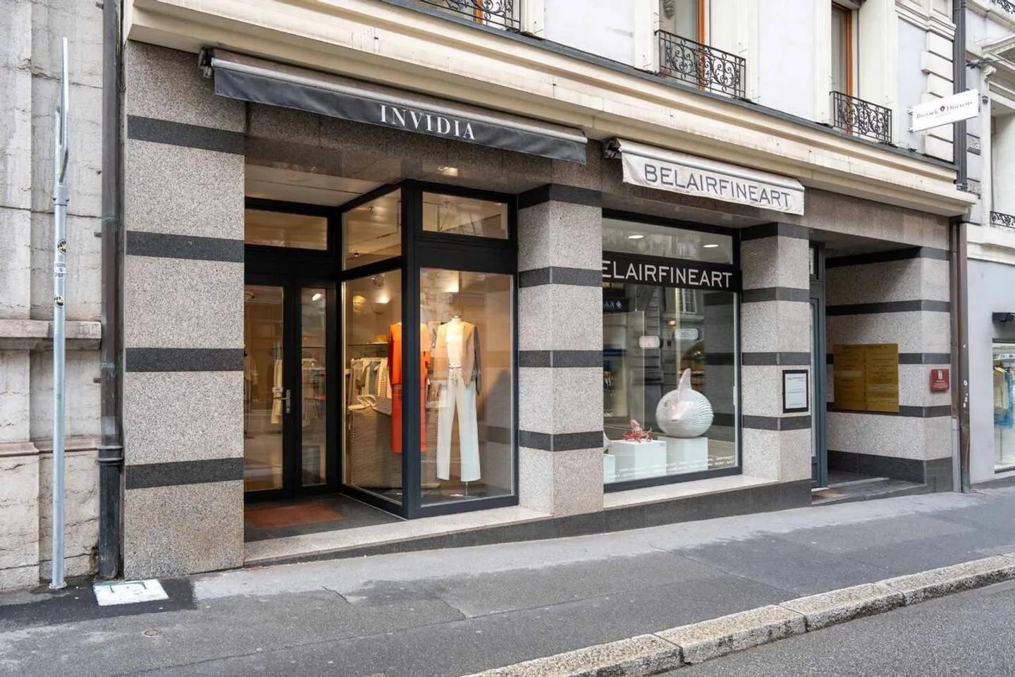 Your business on the 1st street of Lausanne and facing the Lausanne-Palace - Photo 2 of 7