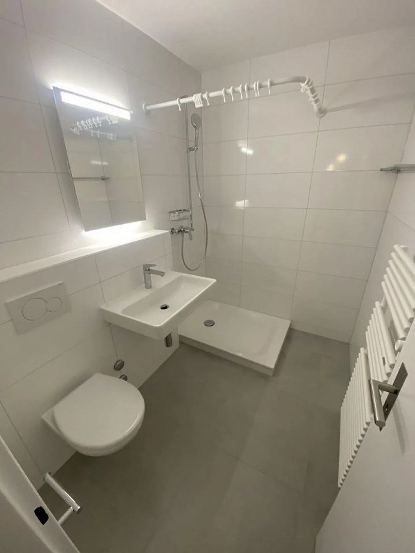 Vollständig renoviert mit Blick auf den See! - Foto 9 von 10