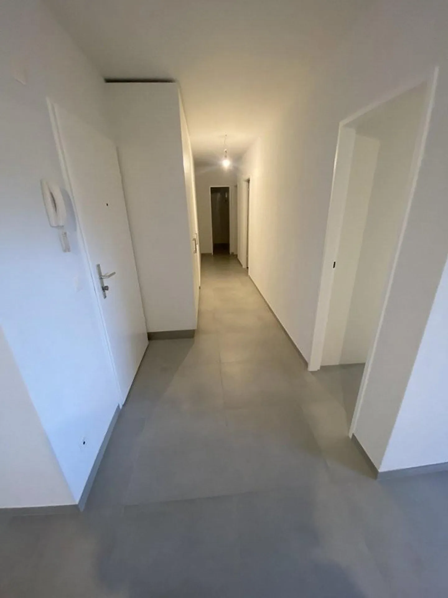 Vollständig renoviert mit Blick auf den See! - Foto 2 von 10