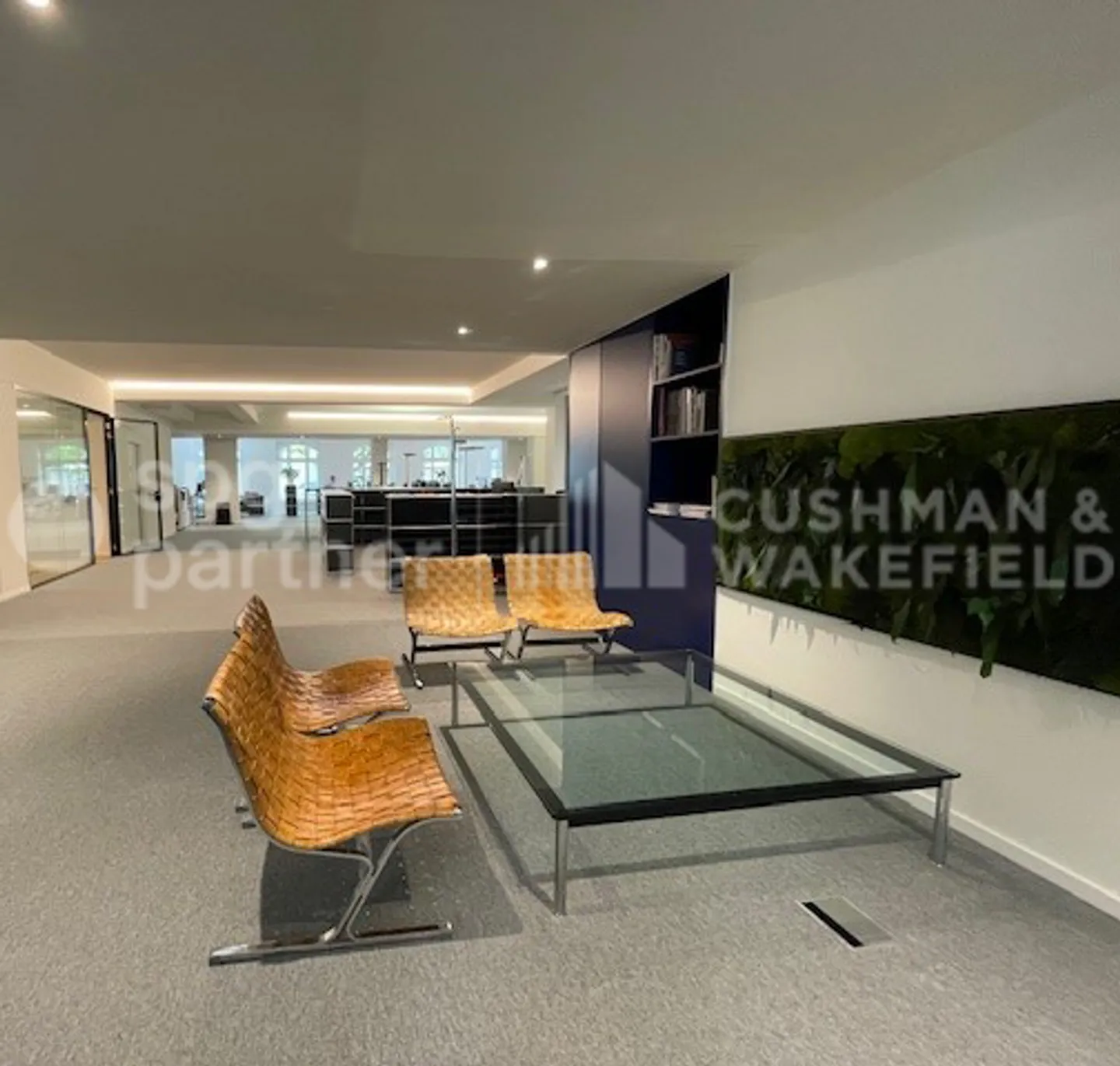 Plug & Play Offices in the heart of the St-François pedestrian district - Photo 8 of 11