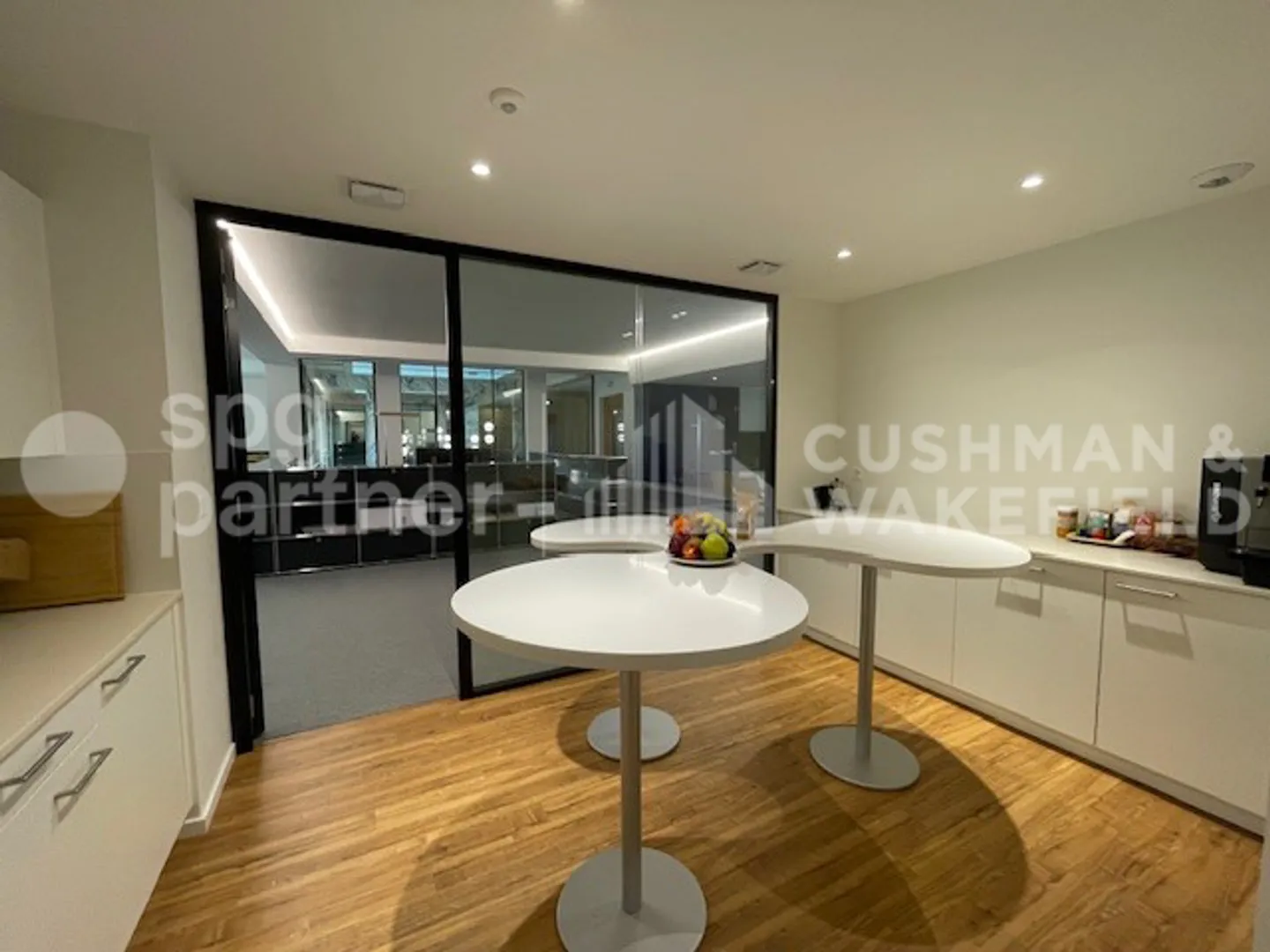 Plug & Play Offices in the heart of the St-François pedestrian district - Photo 10 of 11