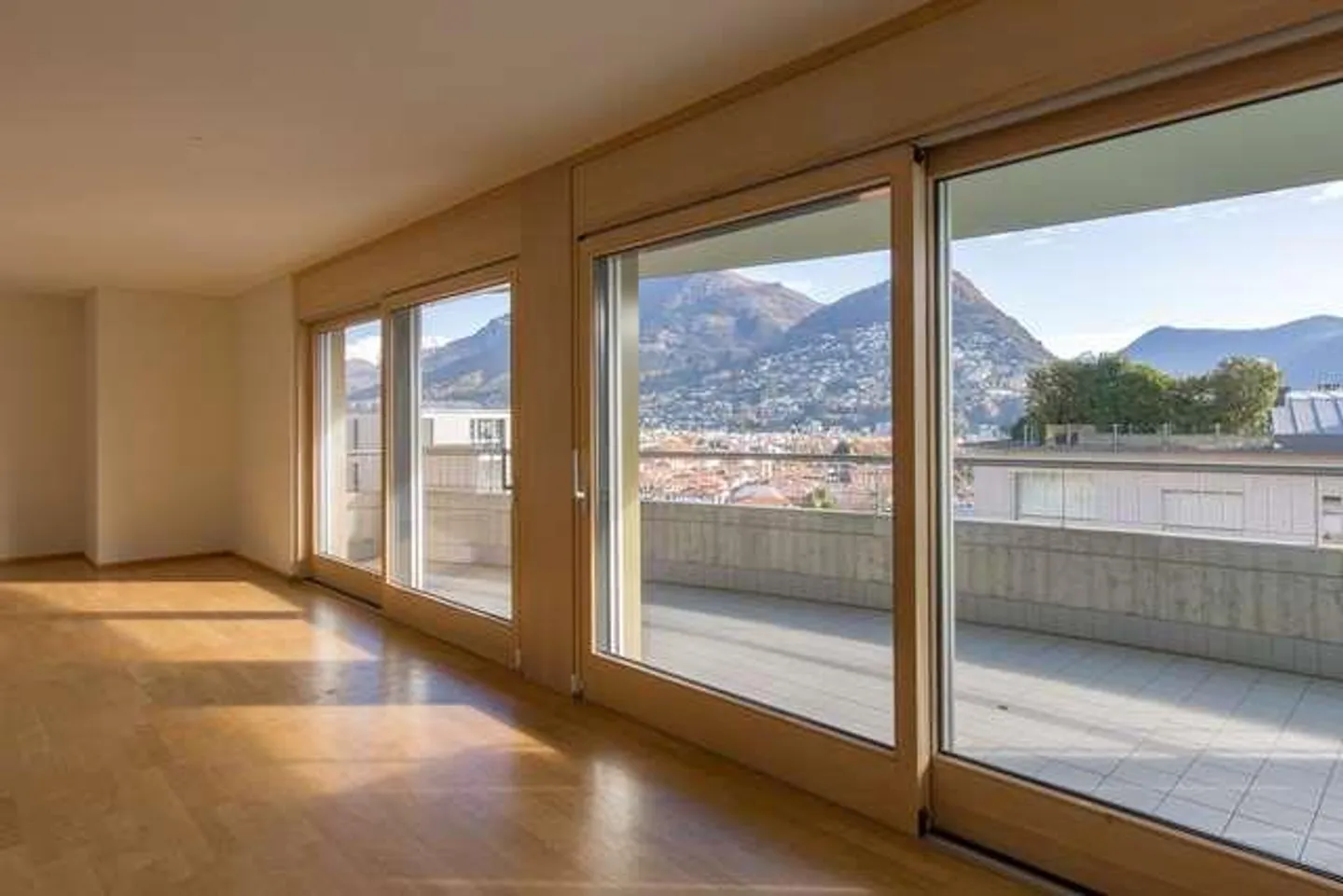2601_Appartamento centrale con vista sul lago - Foto 2 di 6
