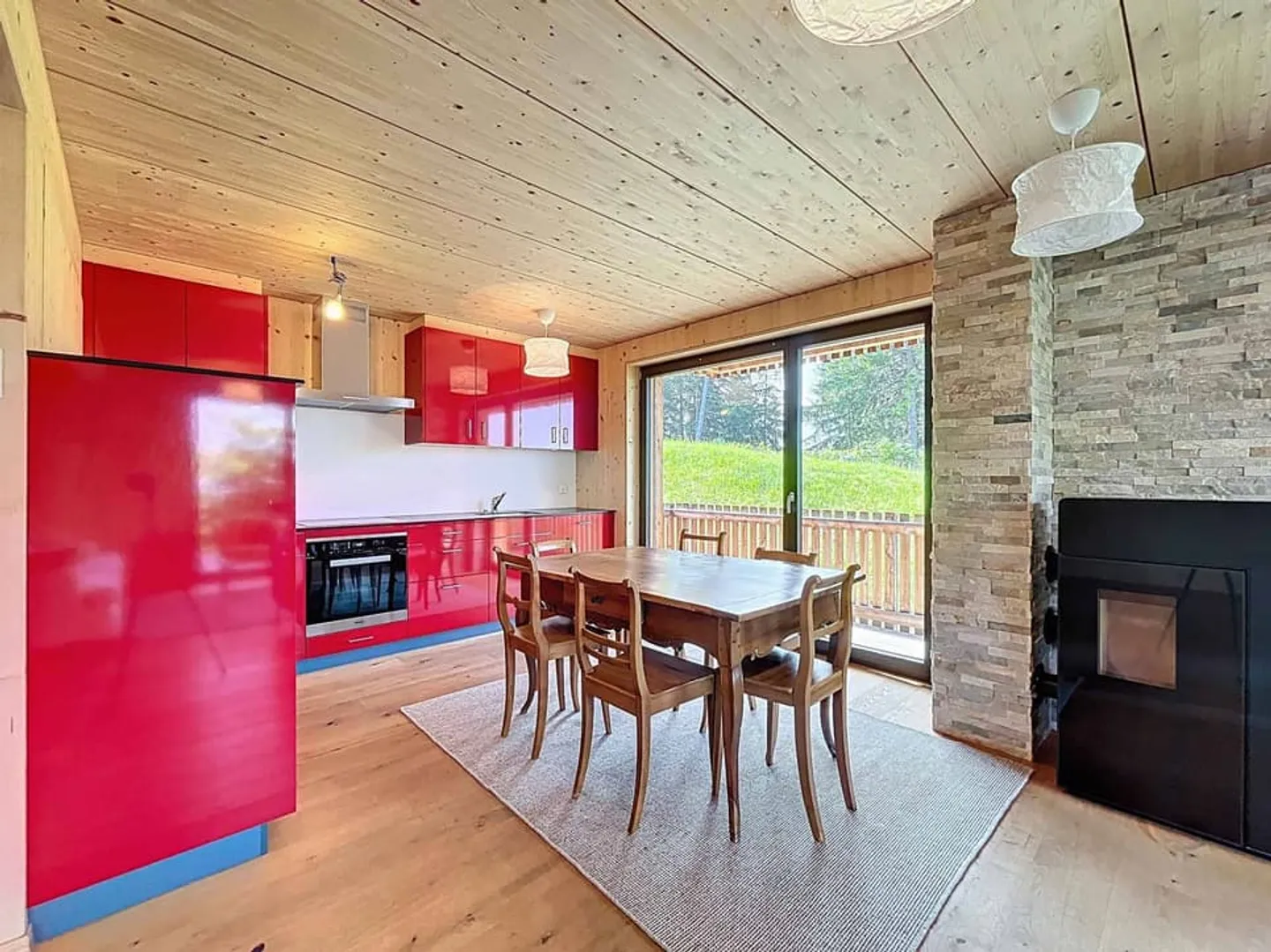 Chalet contemporaneo con vista libera sulle montagne - Foto 3 di 10