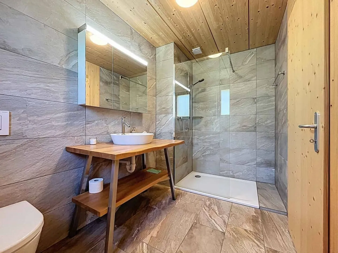 Chalet contemporaneo con vista libera sulle montagne - Foto 7 di 10