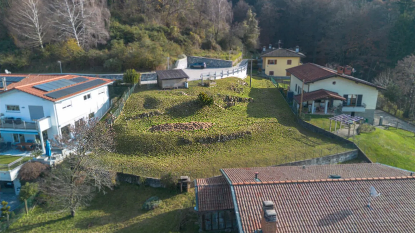 Building plot in Caneggio with open view of the valley - Photo 3 of 5