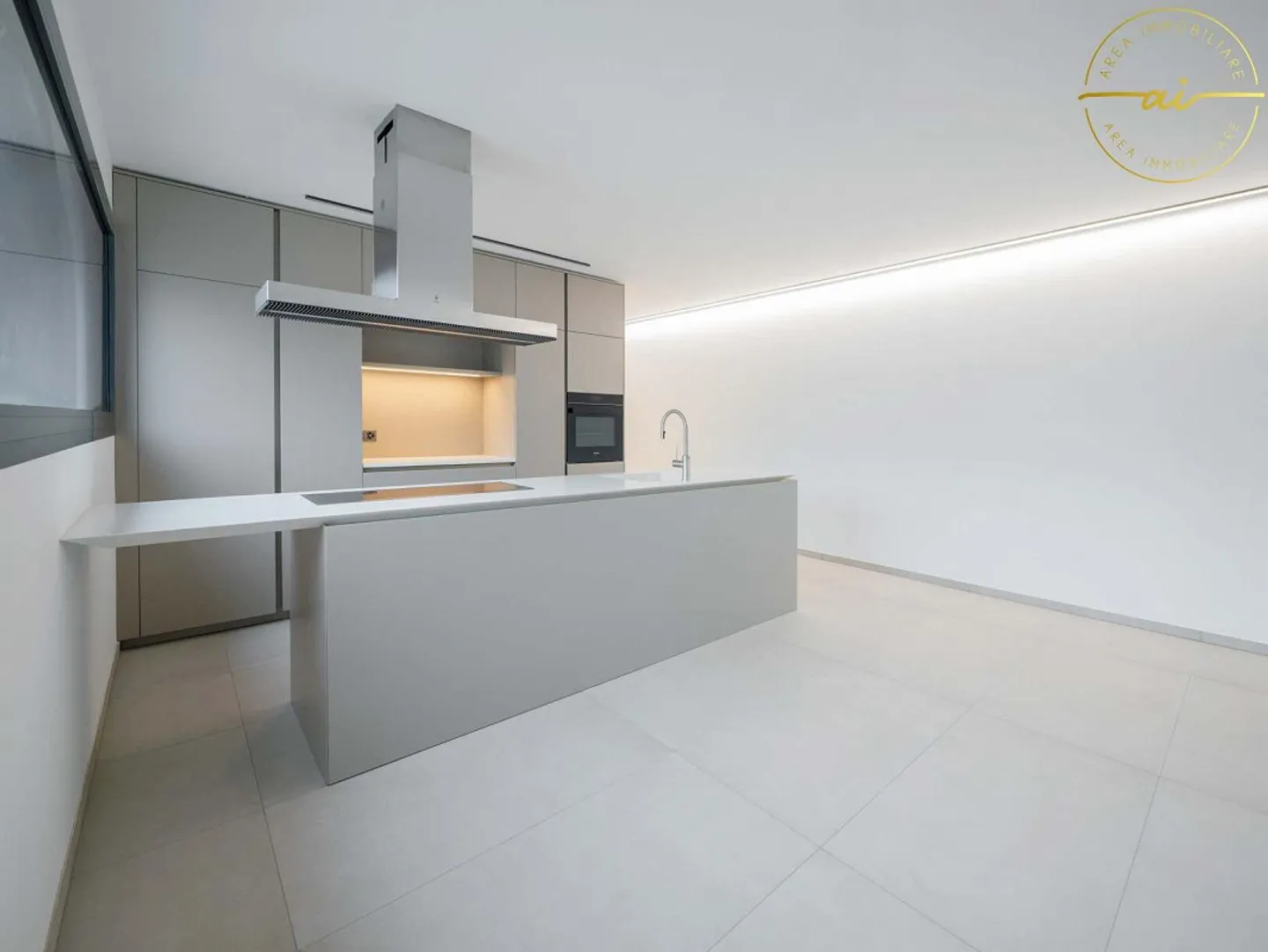 ELEGANT 2.5-ROOM APARTMENT WITH HIGH-QUALITY FINISHES - Photo 3 of 13