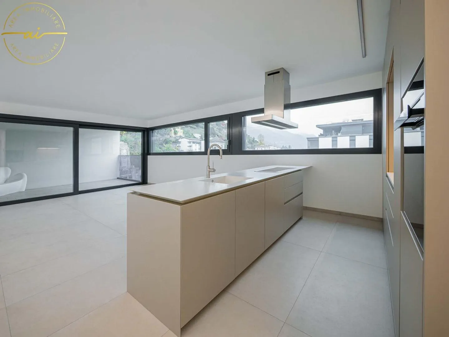 ELEGANT 2.5-ROOM APARTMENT WITH HIGH-QUALITY FINISHES - Photo 4 of 13