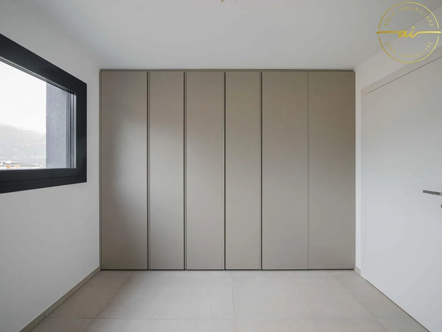 ELEGANT 2.5-ROOM APARTMENT WITH HIGH-QUALITY FINISHES - Photo 8 of 13