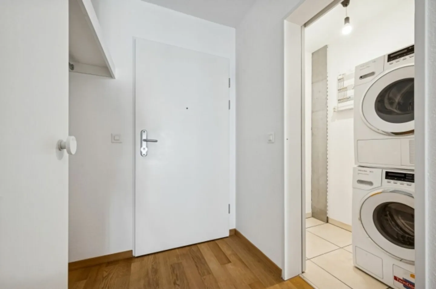 Attractive 4.5-room apartment with balcony and wide view into the greenery - Photo 5 of 13