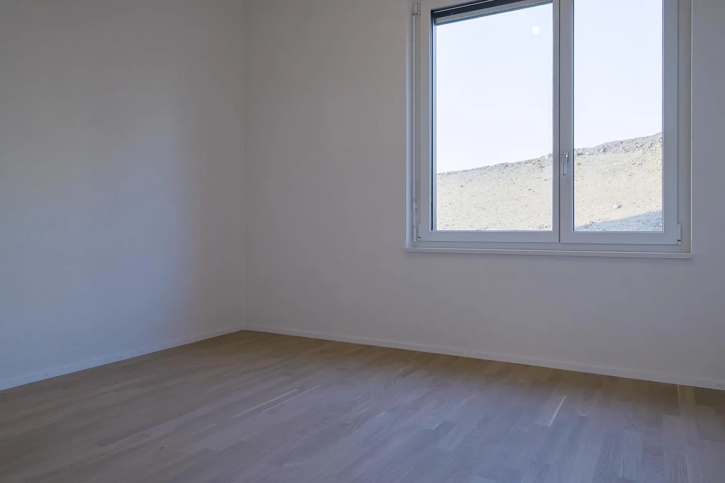 Last Chance - MINERIS - Modern 3.5-Room Apartment - Photo 3 of 7