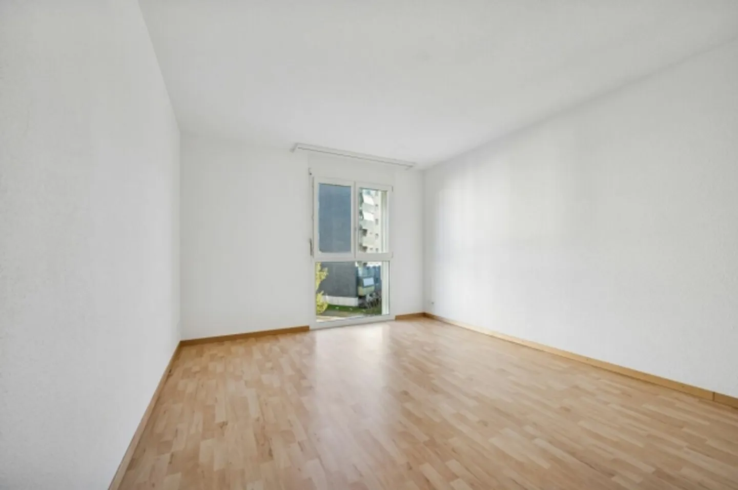 Attractive 4.5-room apartment with balcony and wide view into the greenery - Photo 9 of 13