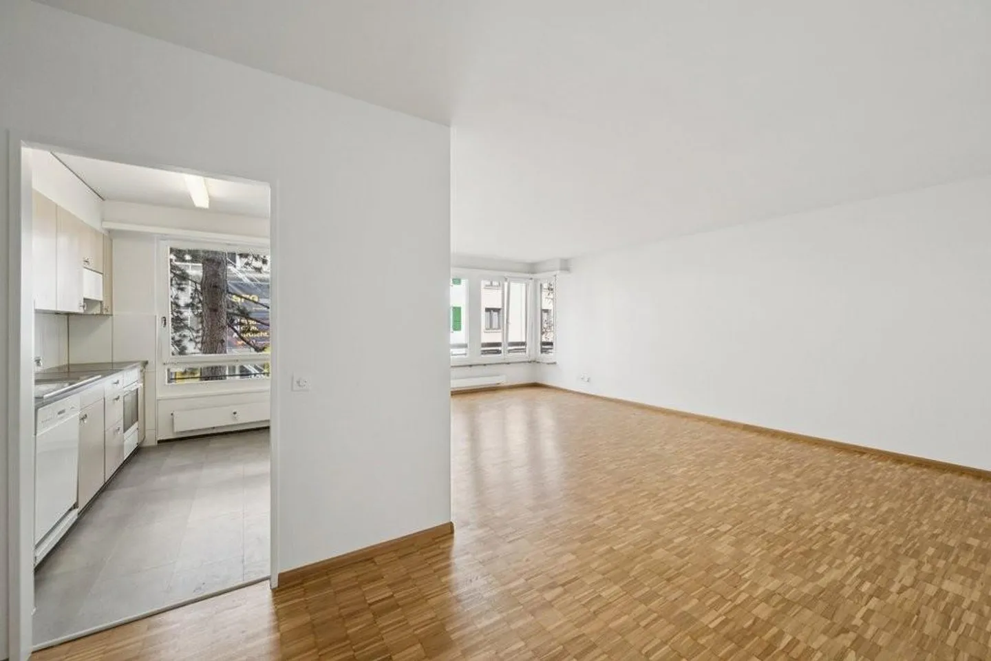 Large and bright 3.5-room apartment - Photo 2 of 11