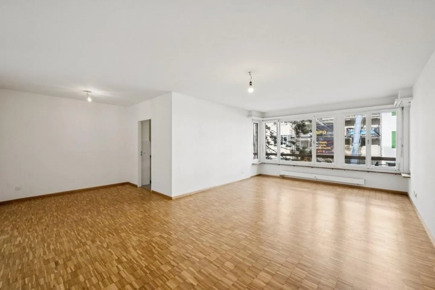 Large and bright 3.5-room apartment - Photo 3 of 11