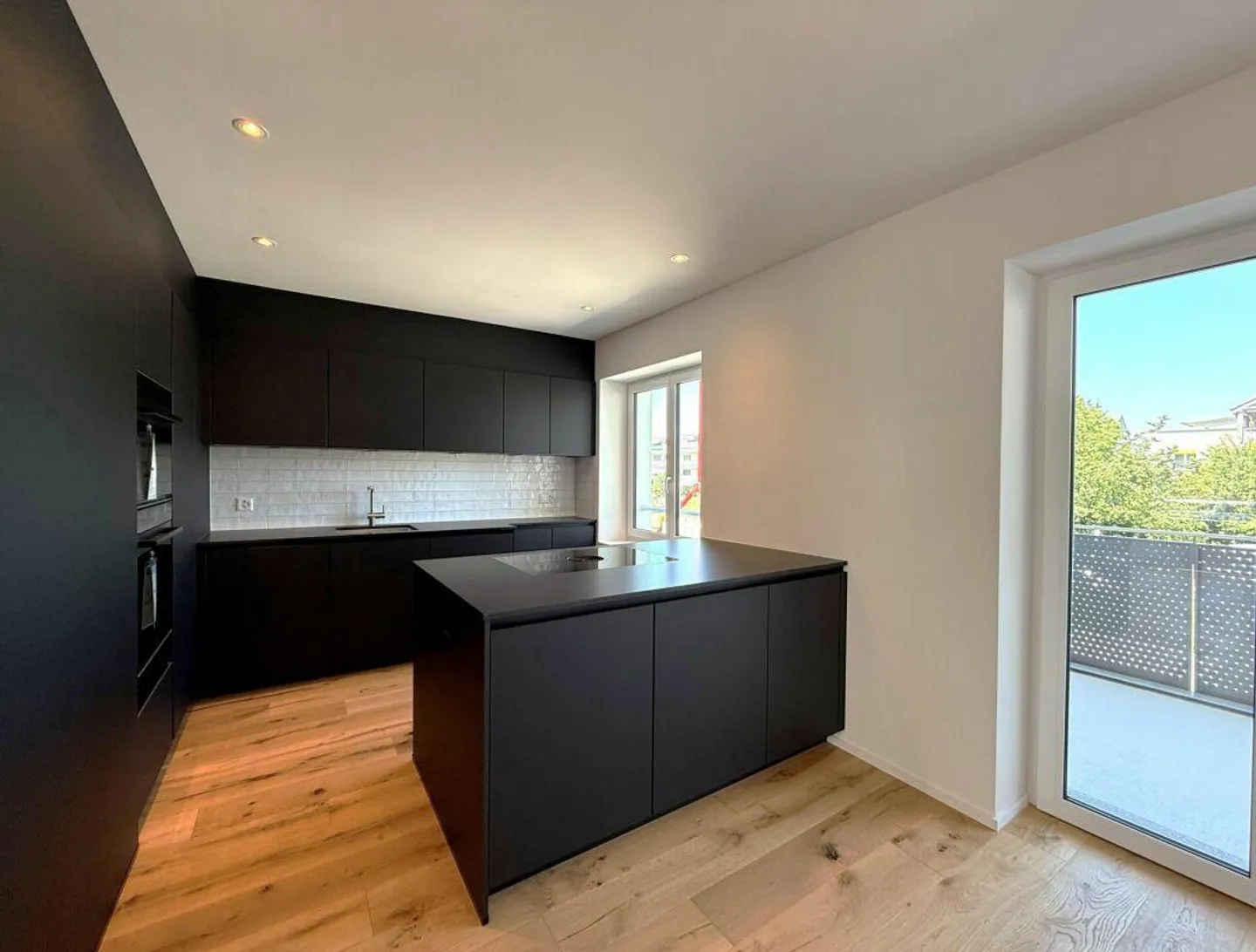 Completely renovated 4.5-room apartments in the heart of Romanshorn - Photo 1 of 12