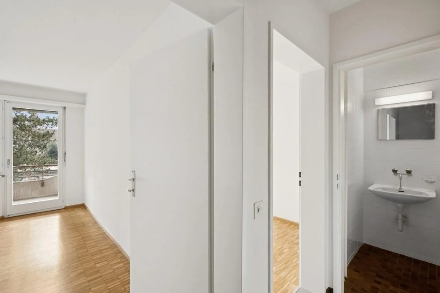 Large and bright 3.5-room apartment - Photo 7 of 11