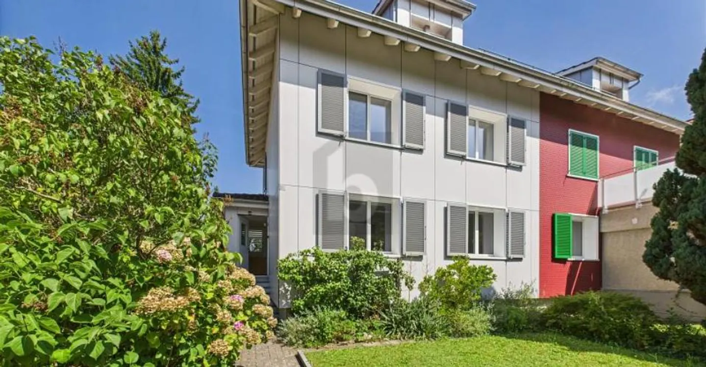 MODERNES DESIGN UND RAUM FÜR KREATIVITÄT - Foto 1 di 6