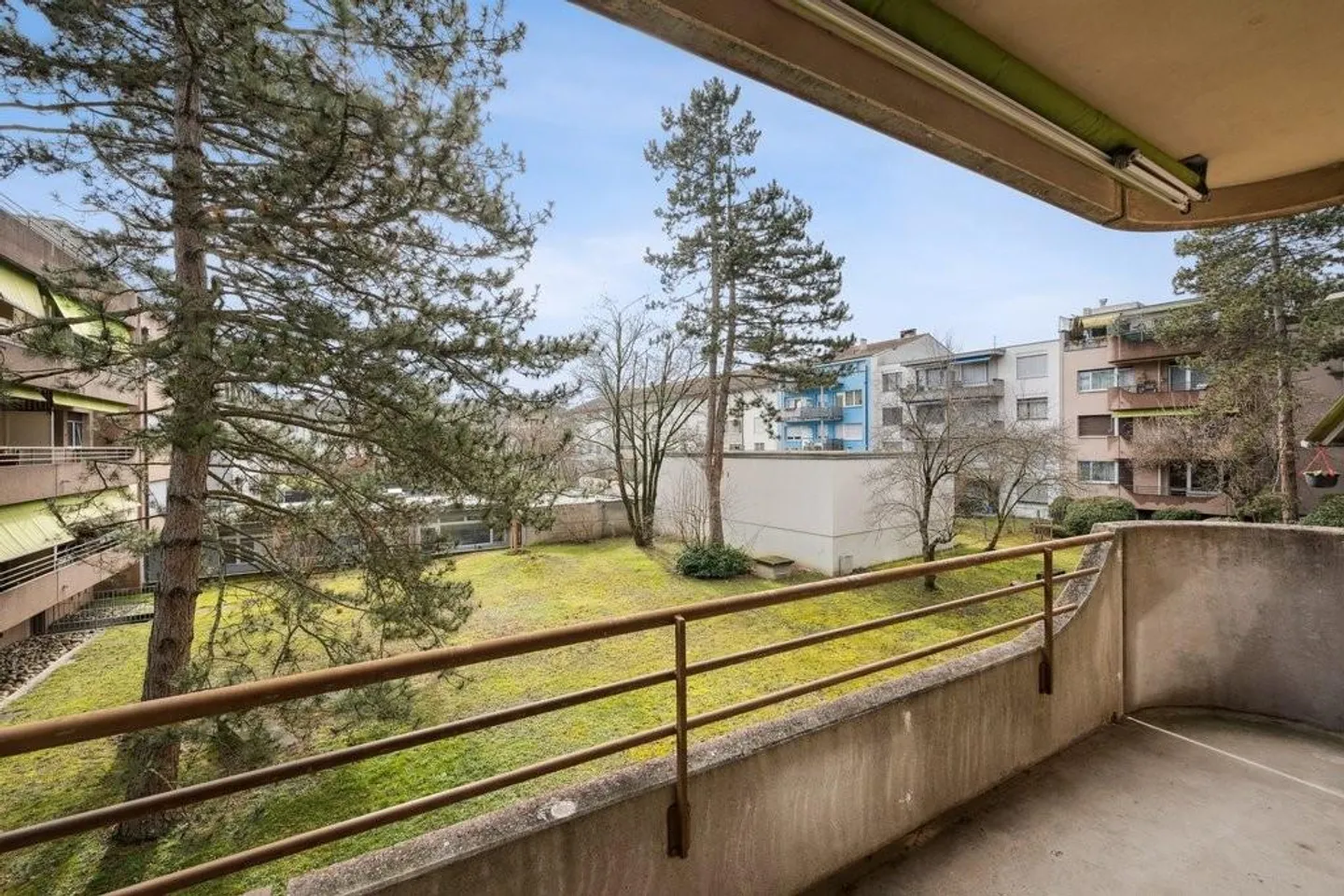 Large and bright 3.5-room apartment - Photo 10 of 11