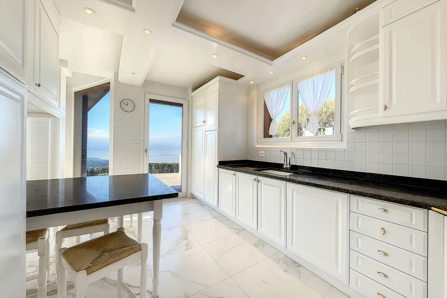 6.5-Room Detached Villa with Panoramic View of Lake Geneva - Photo 4 of 9