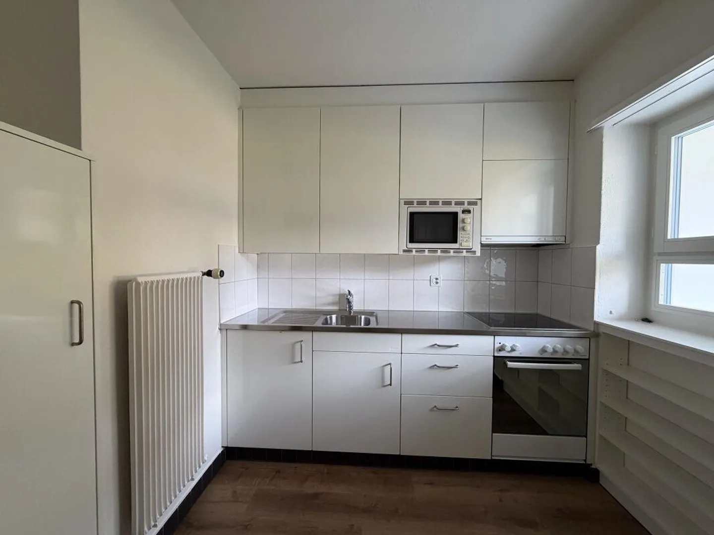 Appartamento 3 locali parzialmente ristrutturato in una posizione tranquilla a Breite - Foto 2 di 7