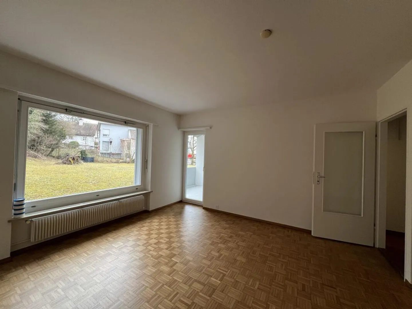 Appartamento 3 locali parzialmente ristrutturato in una posizione tranquilla a Breite - Foto 4 di 7