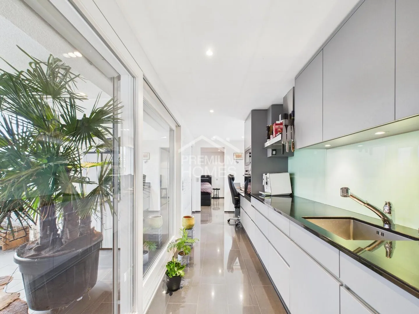 Modern Apartment with Balcony - Photo 3 of 7