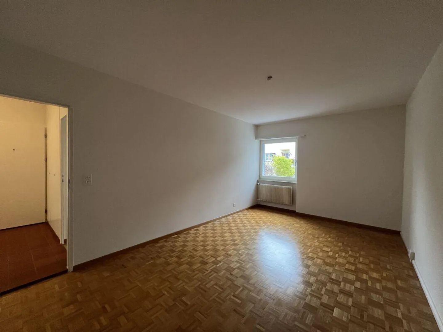 Appartamento 3 locali parzialmente ristrutturato in una posizione tranquilla a Breite - Foto 6 di 7