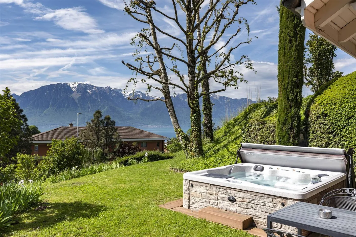 Beautiful Detached Villa with Stunning Views of the Lake and the Alps! - Photo 6 of 13