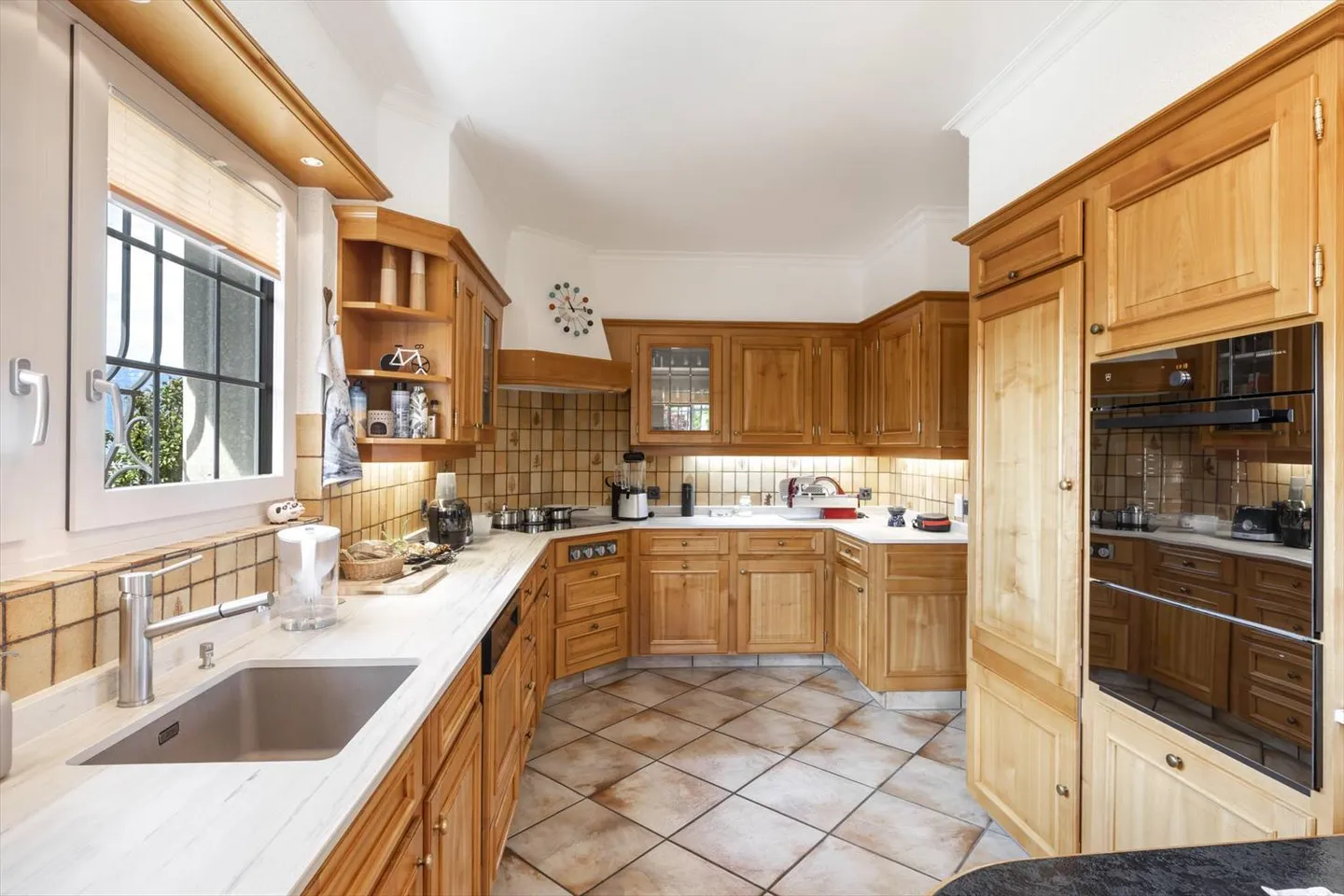 Beautiful Detached Villa with Stunning Views of the Lake and the Alps! - Photo 10 of 13