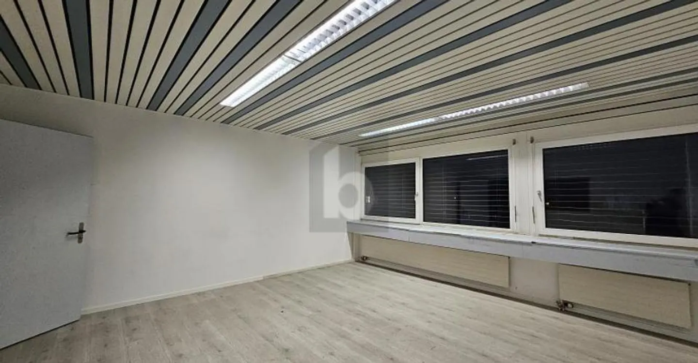 Renovierte Bürofläche mit Terrasse - Foto 2 von 6