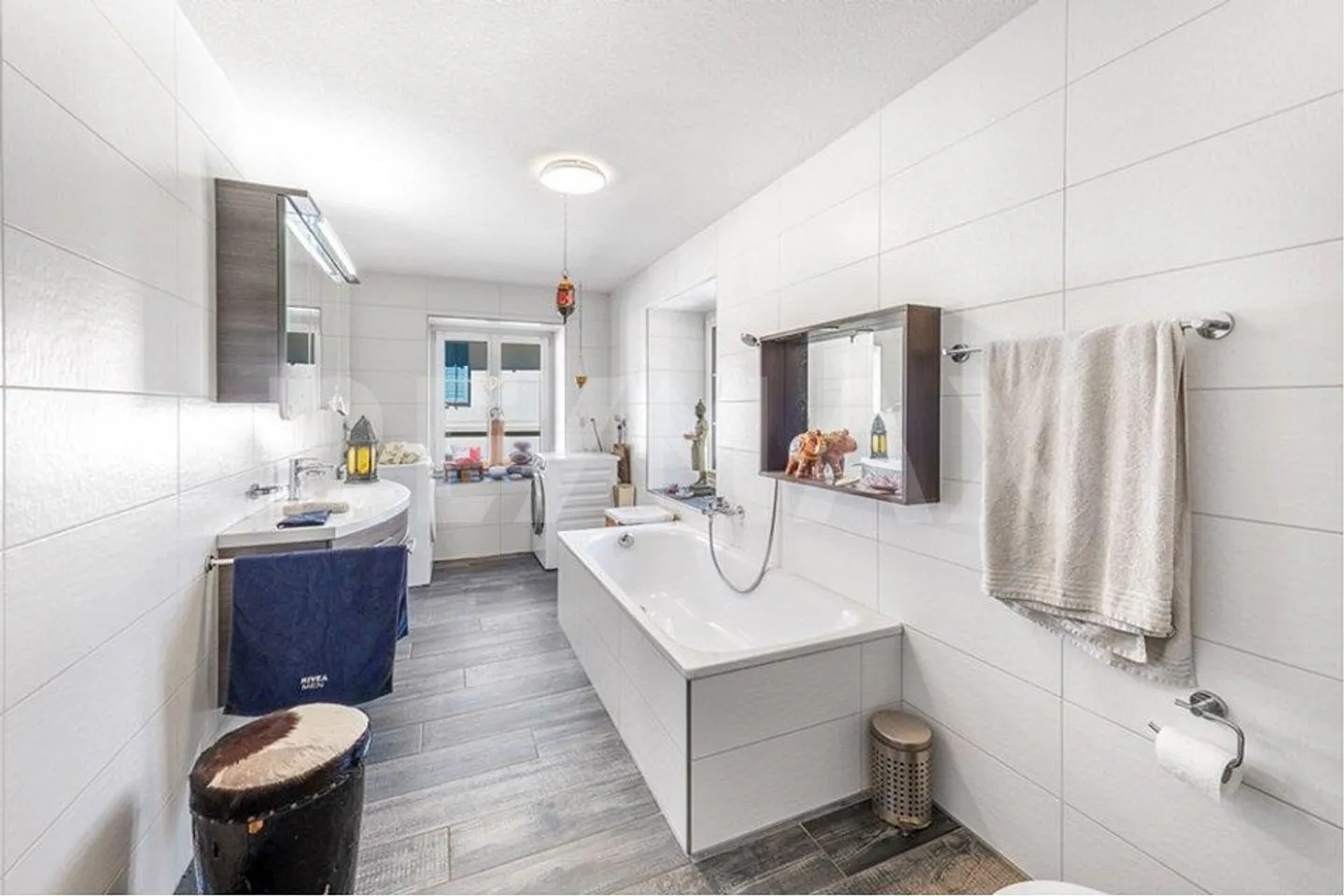 Multi-family house with three apartments and land reserve - Photo 8 of 13