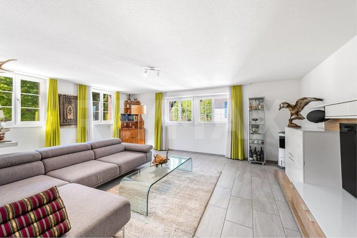 Multi-family house with three apartments and land reserve - Photo 9 of 13