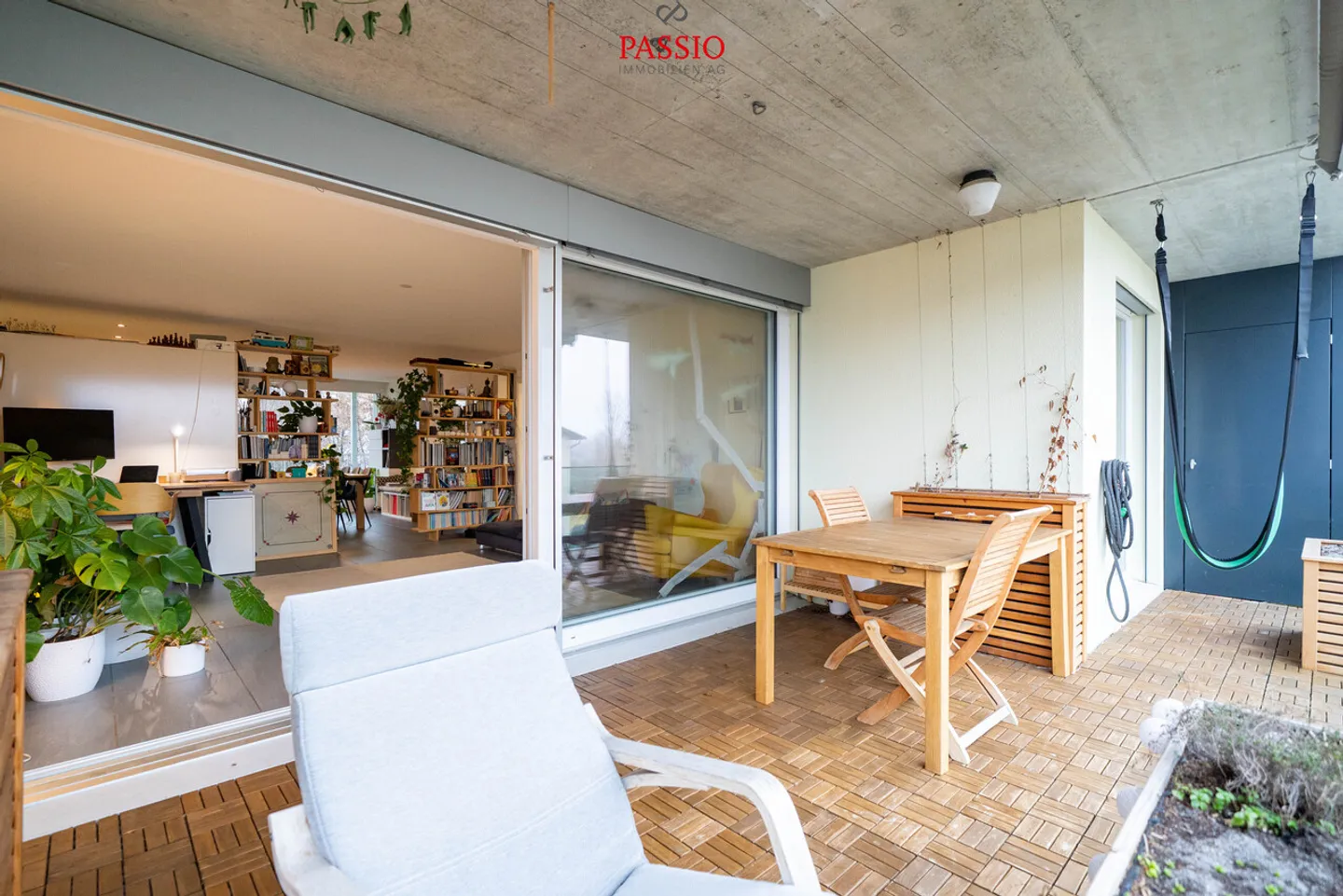 Modern 4.5-room apartment with large balcony and canal view - Photo 3 of 18