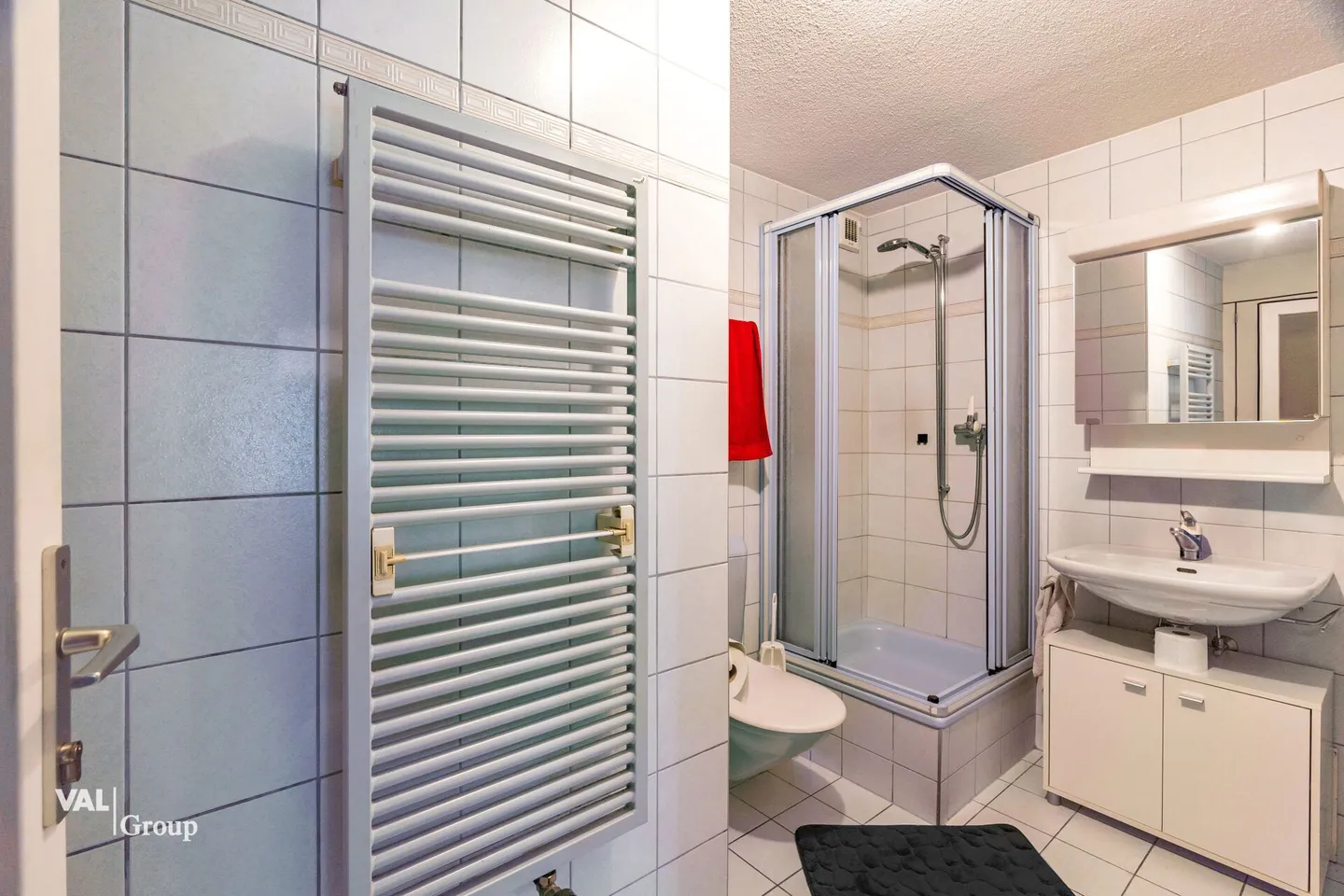 Attractive, furnished studio with urban flair and prime central location - Photo 7 of 15