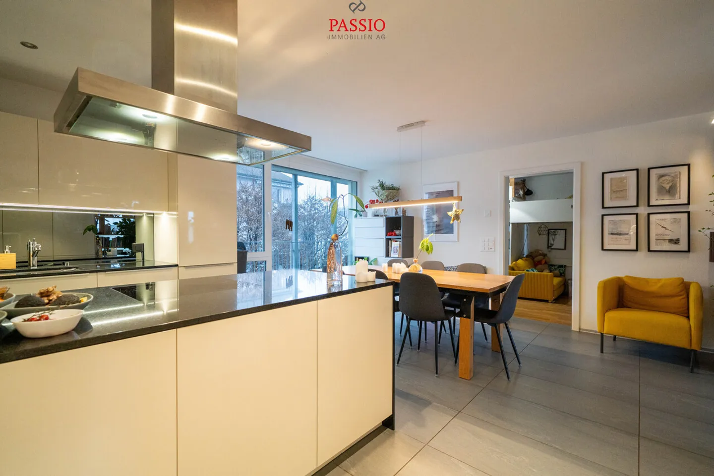 Modern 4.5-room apartment with large balcony and canal view - Photo 6 of 18