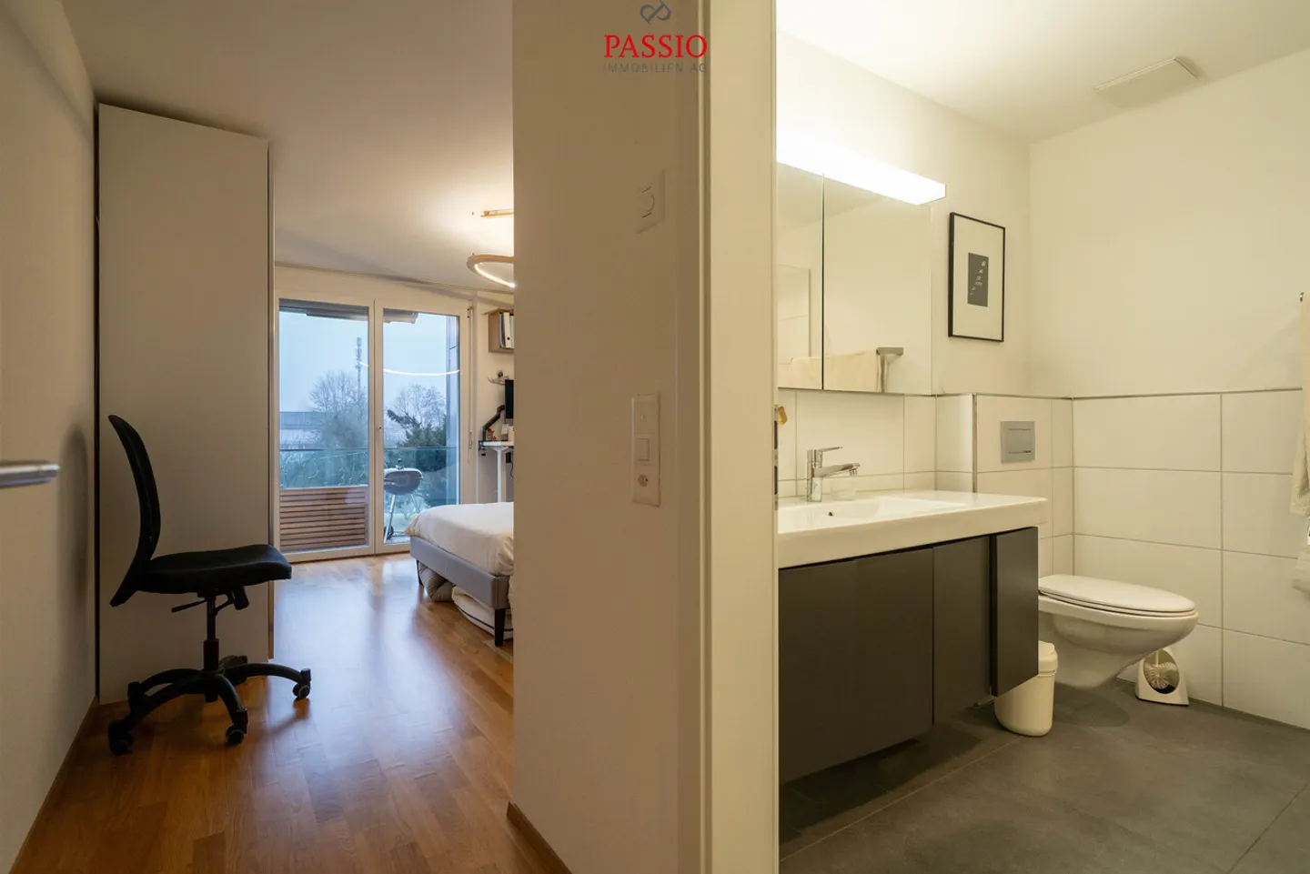 Modern 4.5-room apartment with large balcony and canal view - Photo 13 of 18