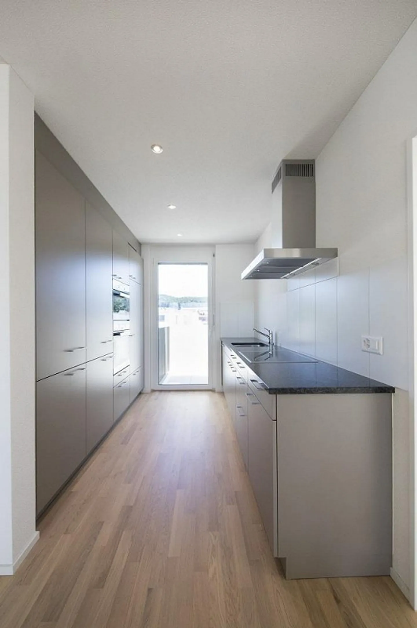 Modern and central 4.5-room apartment for rent - Photo 3 of 5