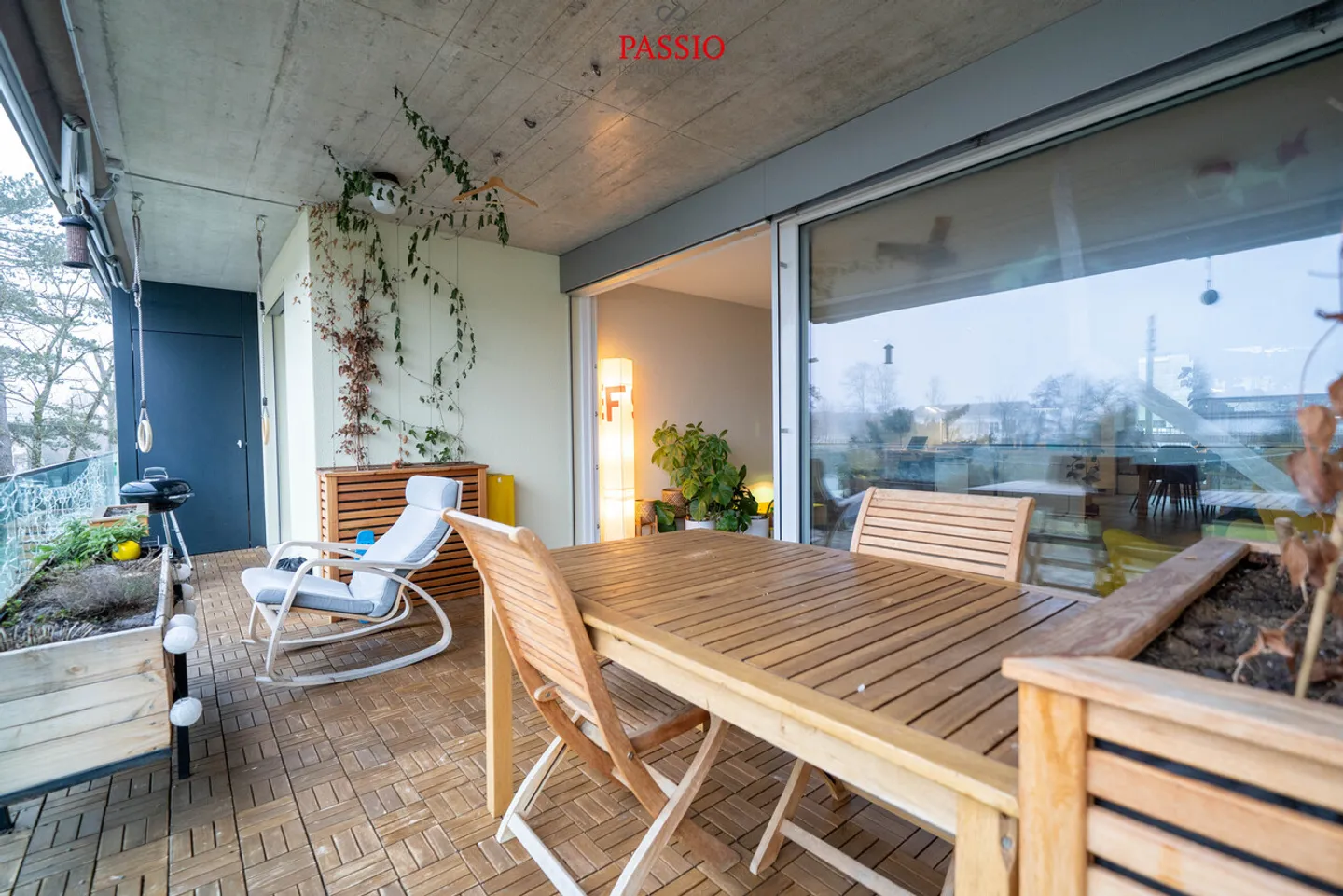 Modern 4.5-room apartment with large balcony and canal view - Photo 10 of 18