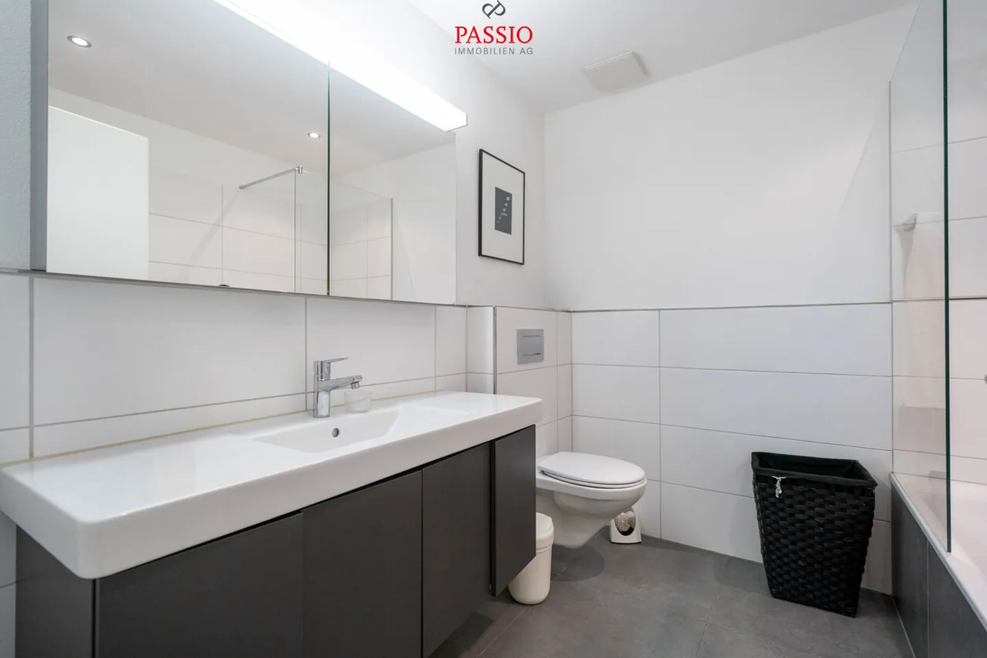 Modern 4.5-room apartment with large balcony and canal view - Photo 11 of 18