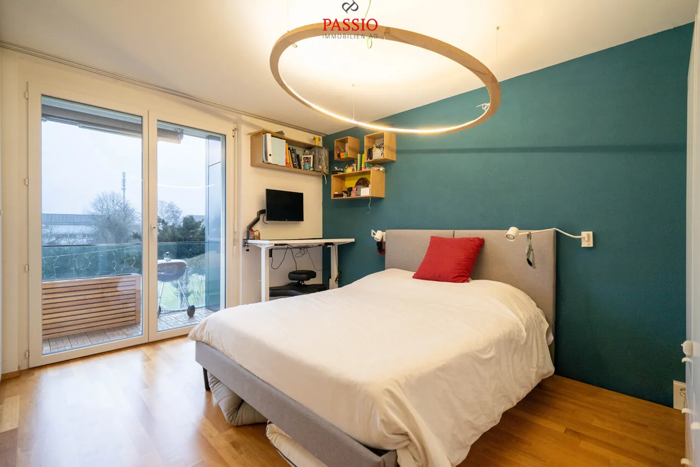 Modern 4.5-room apartment with large balcony and canal view - Photo 14 of 18