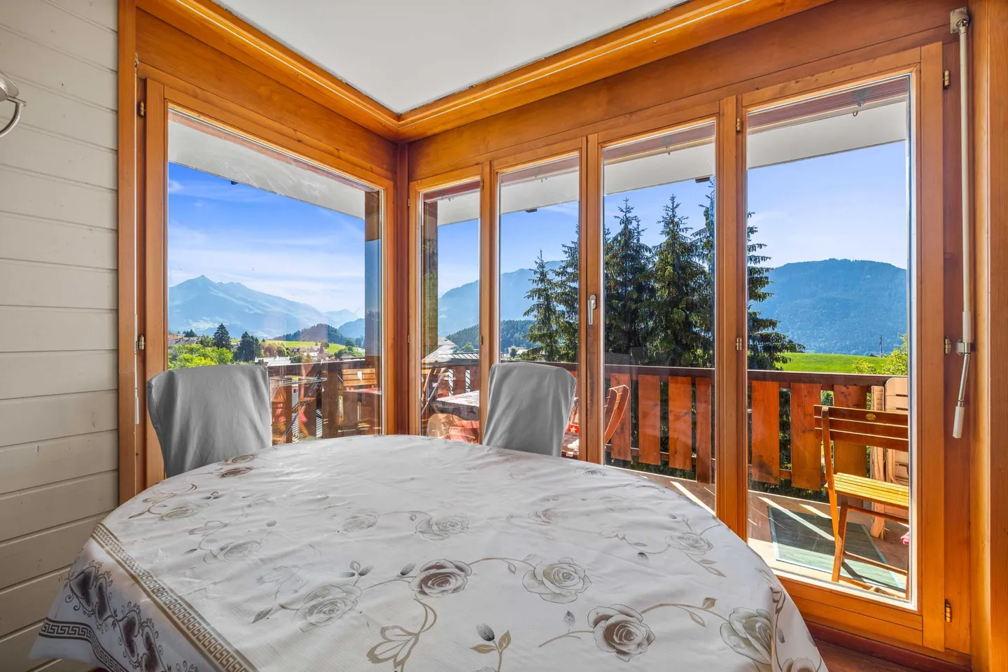 Charming Apartment with Mountain View - Photo 4 of 12