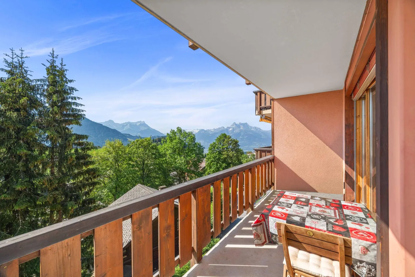 Charming Apartment with Mountain View - Photo 6 of 12