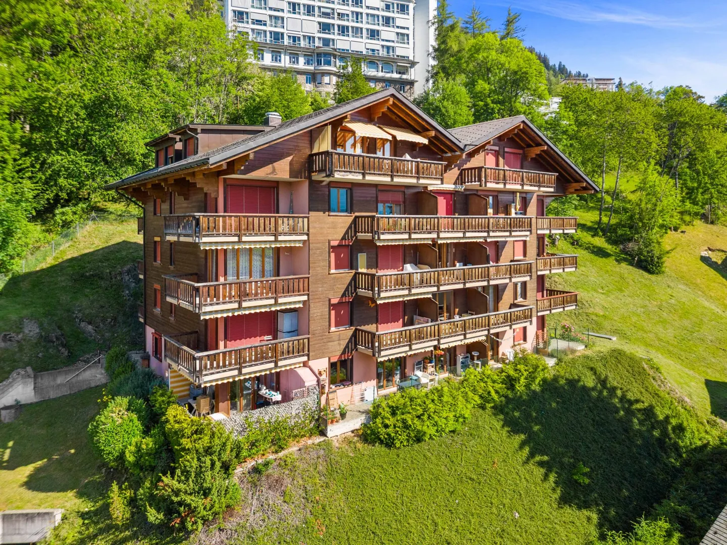 Charming Apartment with Mountain View - Photo 2 of 12