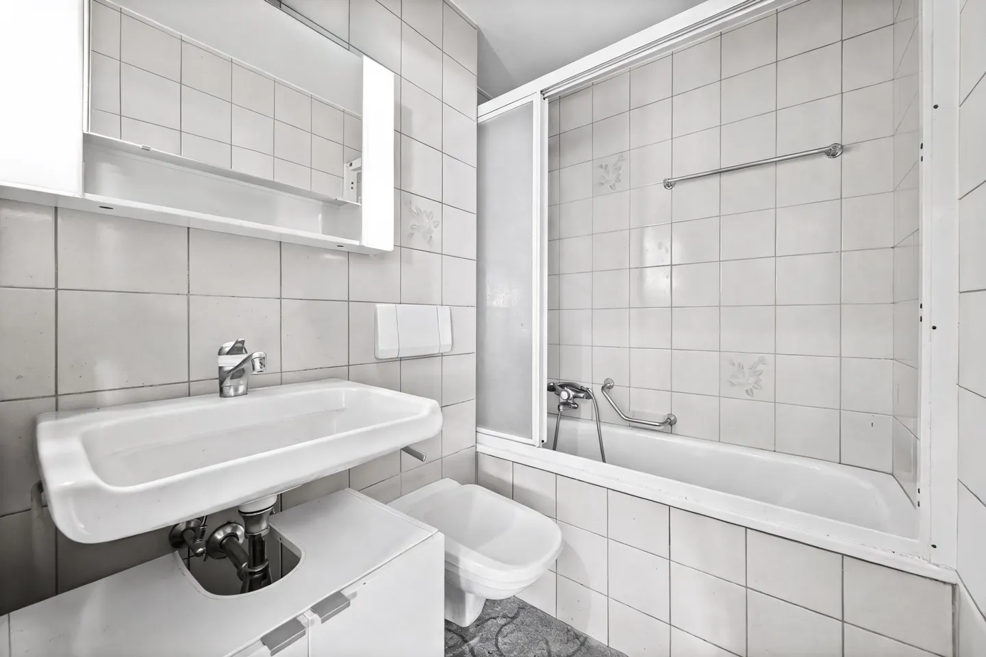 Charming Apartment with Mountain View - Photo 8 of 12