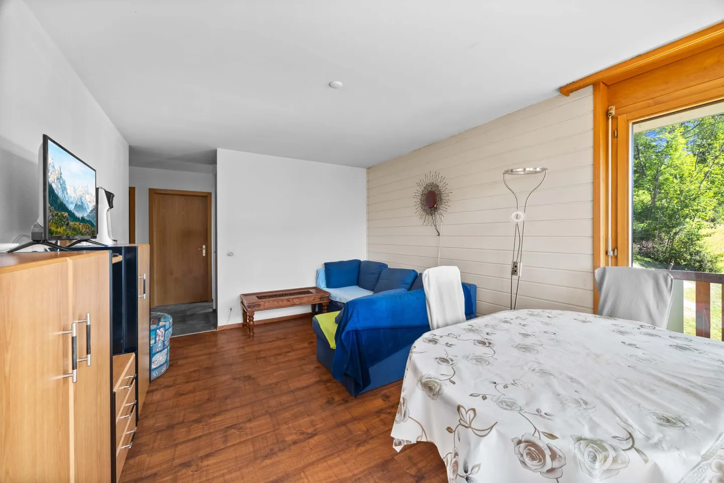 Charming Apartment with Mountain View - Photo 10 of 12