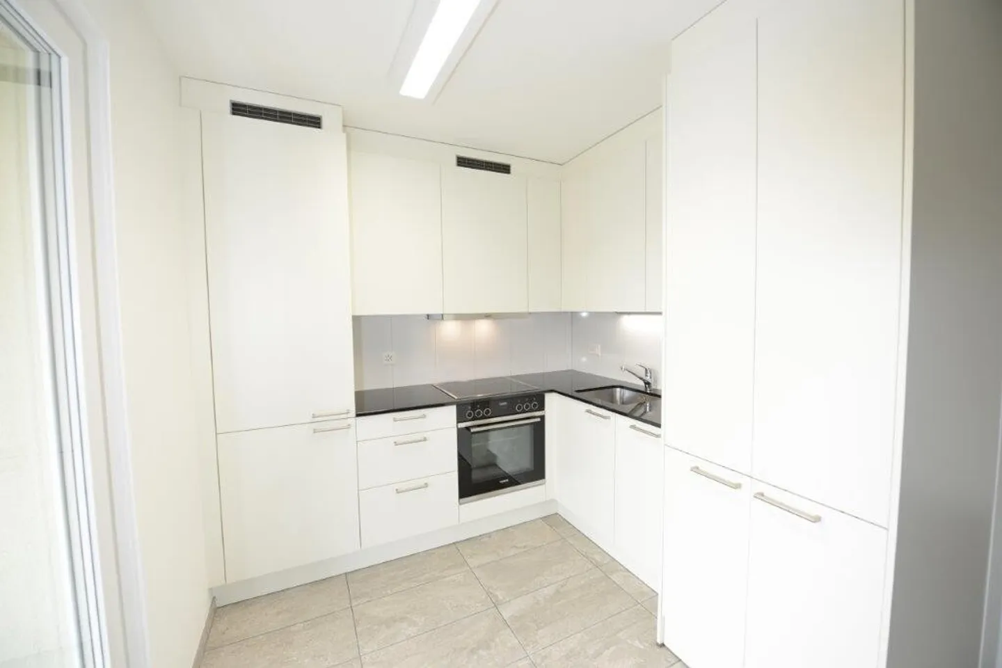 Apartment for rent - Photo 3 of 9