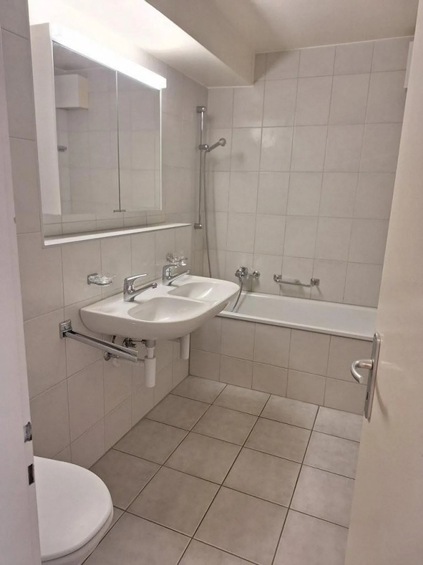 Spacieux appartement de 3,5 pièces avec vue sur le lac - Foto 2 von 6