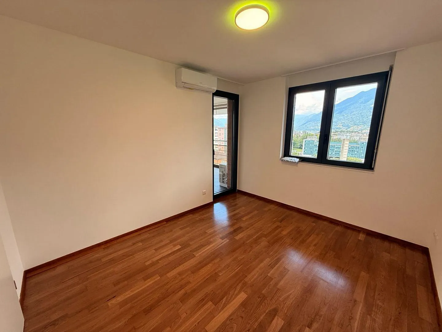 4.5-room apartment with two terraces in Locarno — available now - Photo 7 of 15