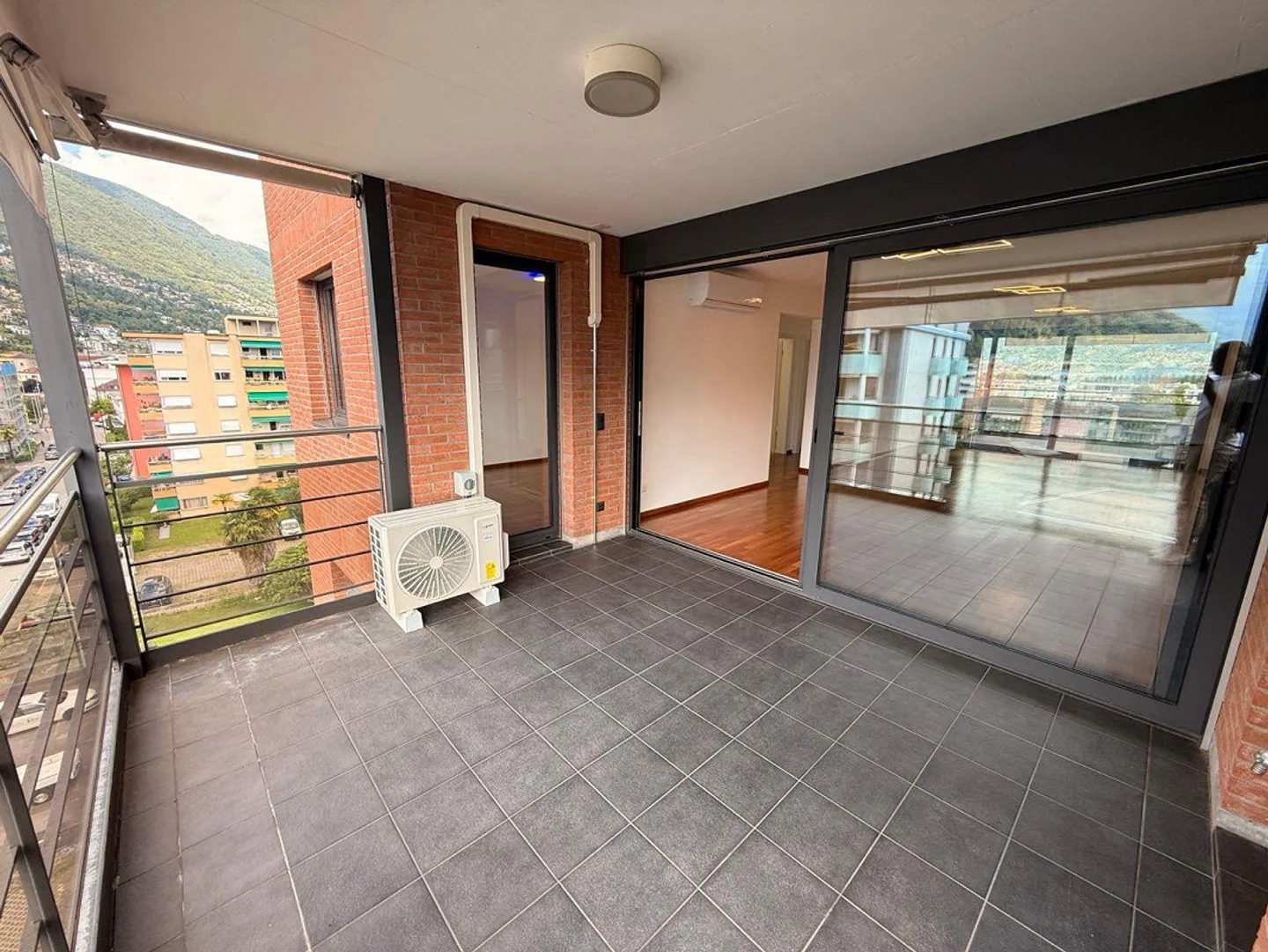 4.5-room apartment with two terraces in Locarno — available now - Photo 12 of 15
